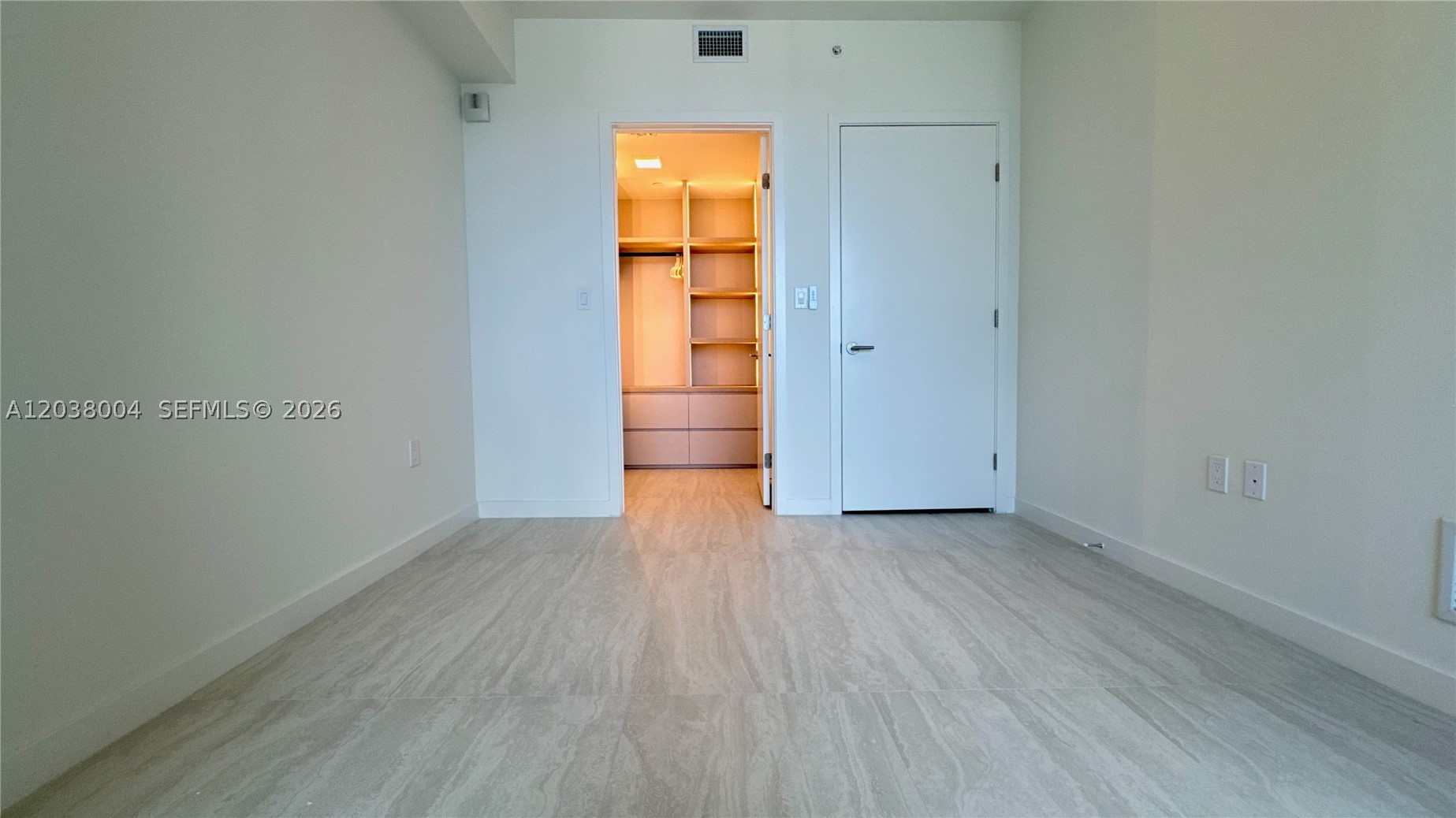77 SE 5th St #4002 Miami, FL 33131