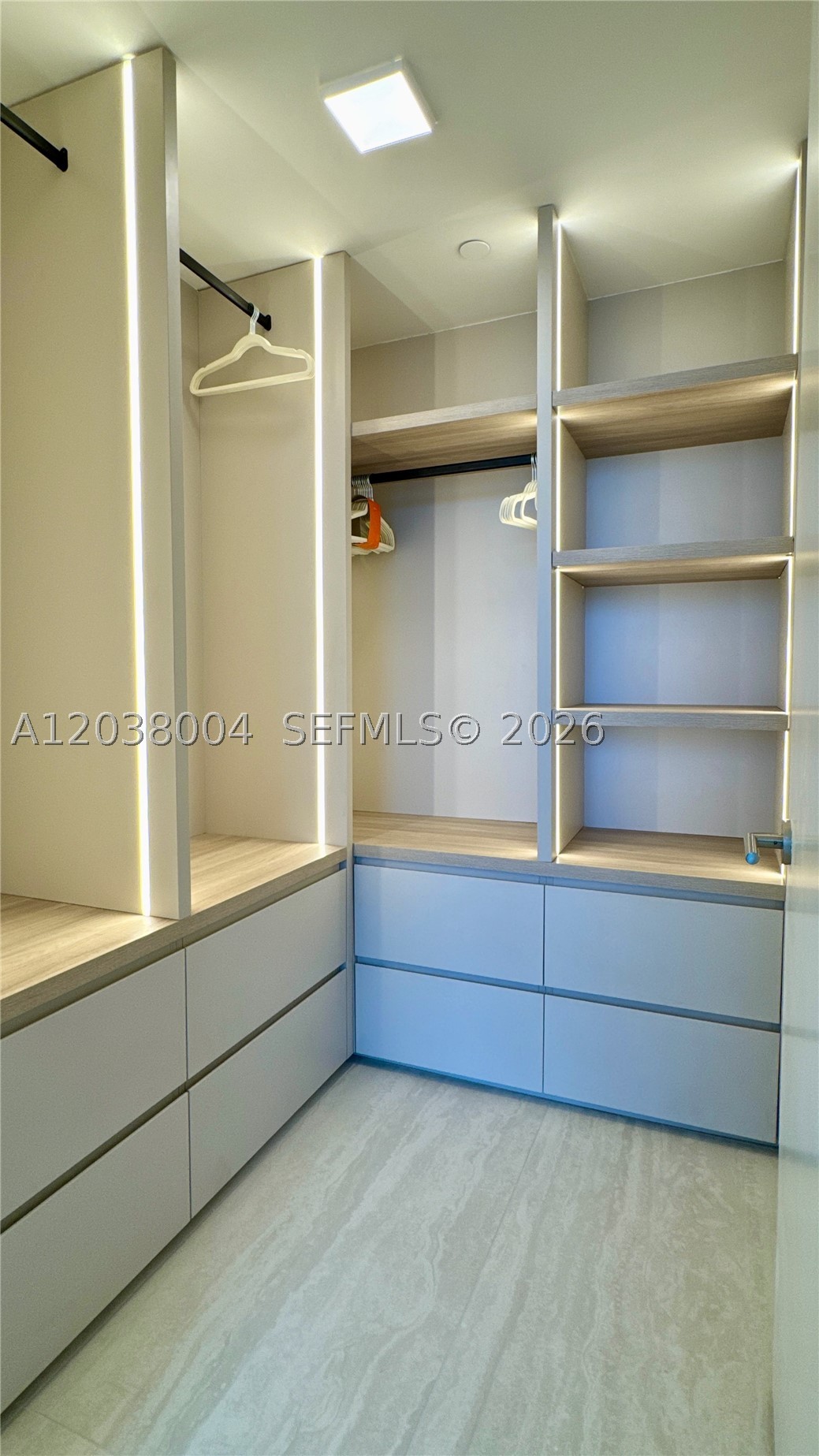 77 SE 5th St #4002 Miami, FL 33131