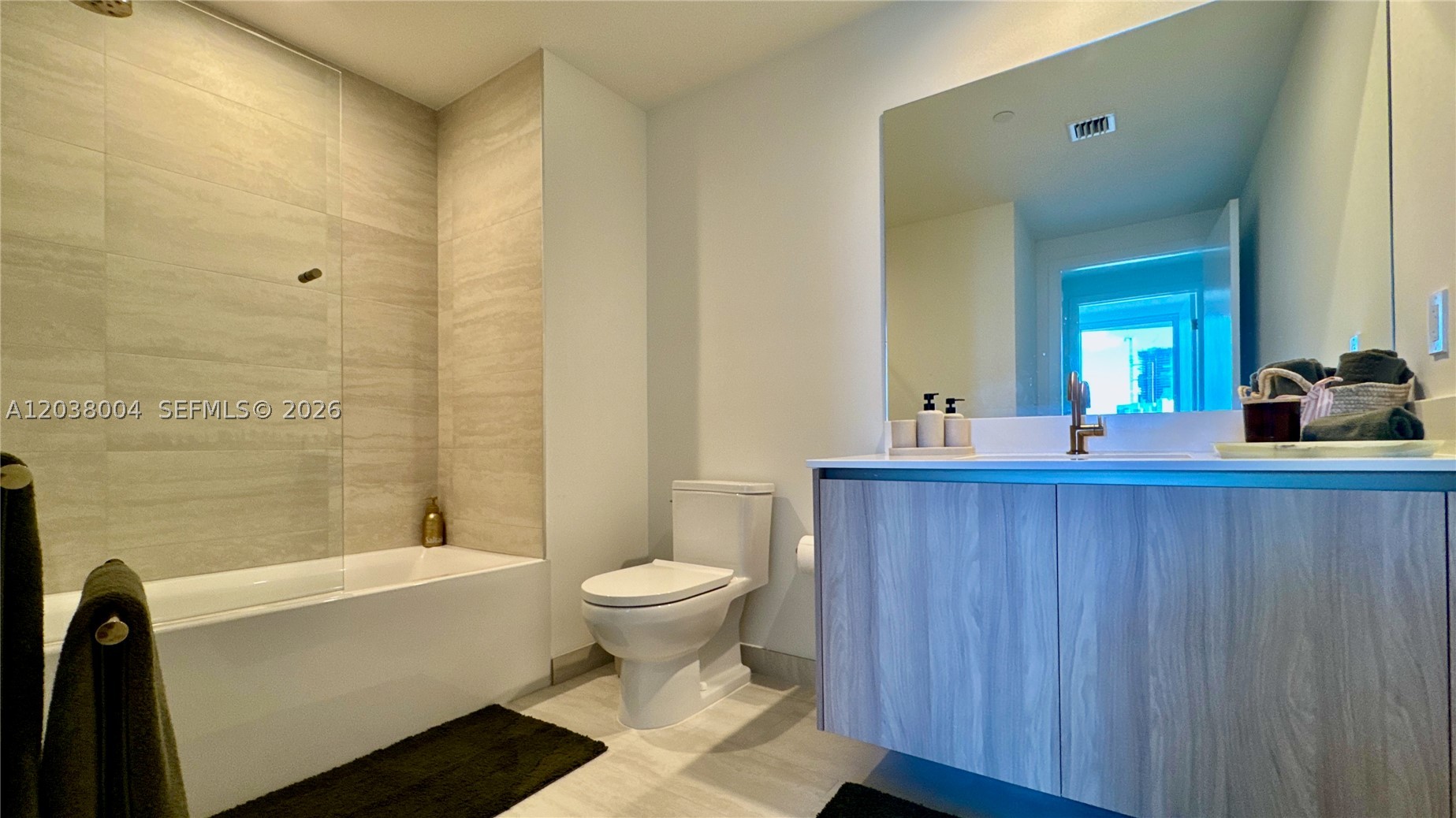 77 SE 5th St #4002 Miami, FL 33131