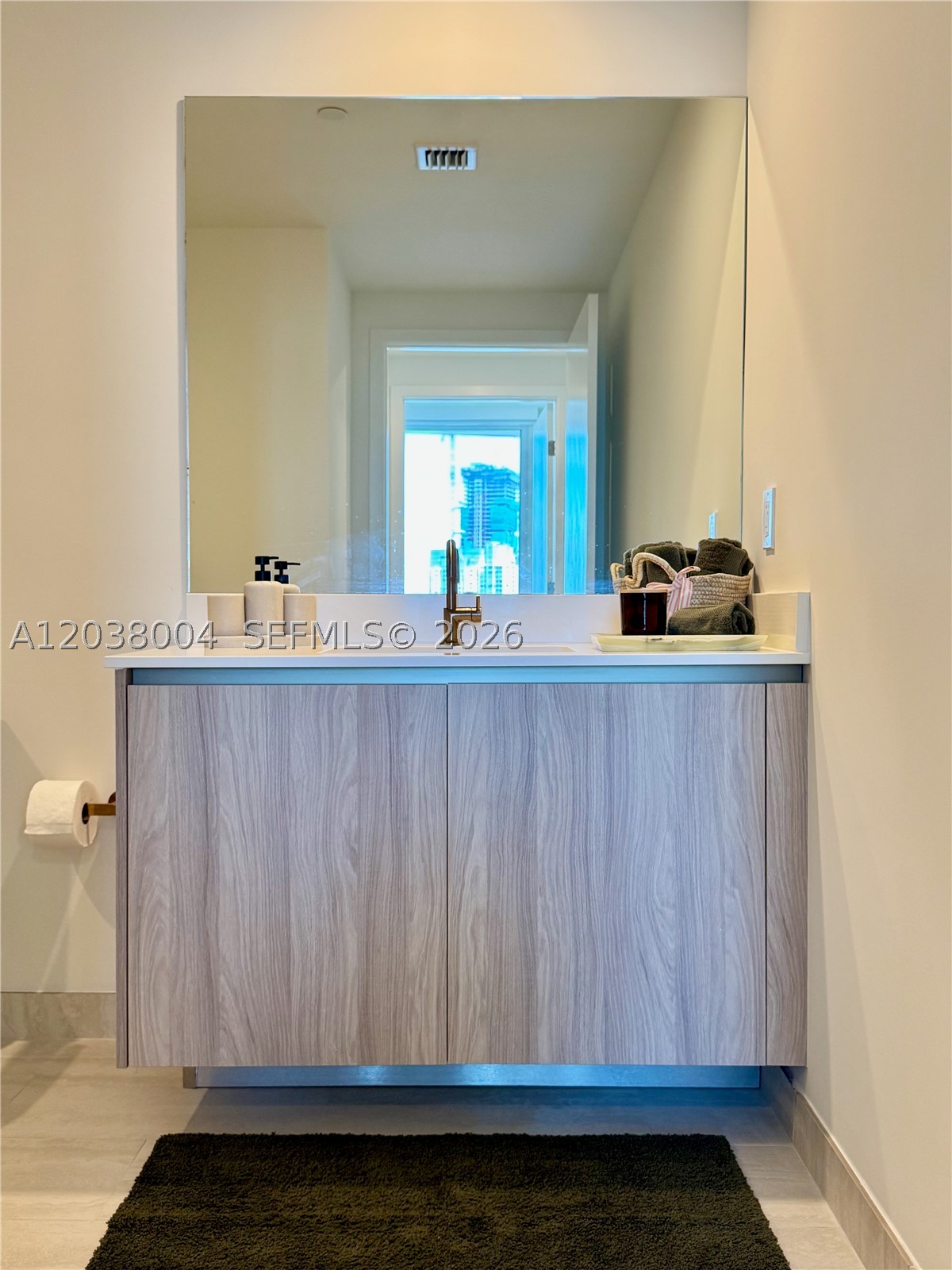 77 SE 5th St #4002 Miami, FL 33131