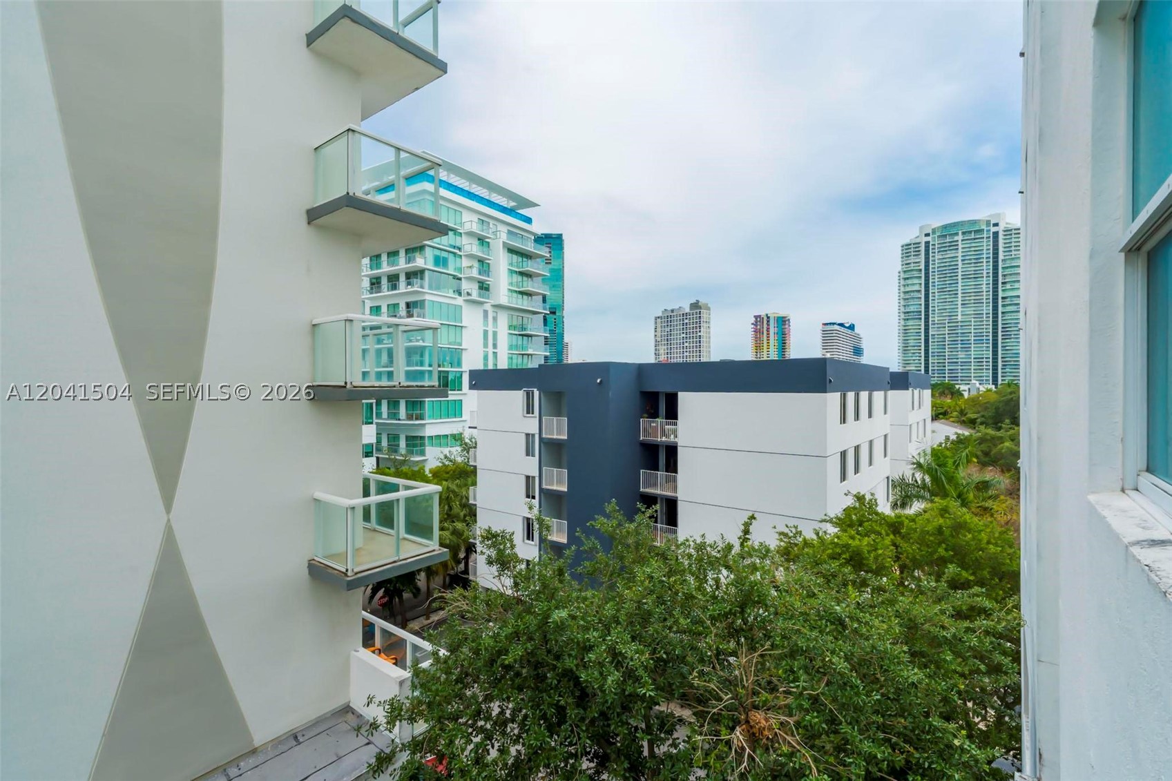 1723 SW 2nd Ave #607 Miami, FL 33129