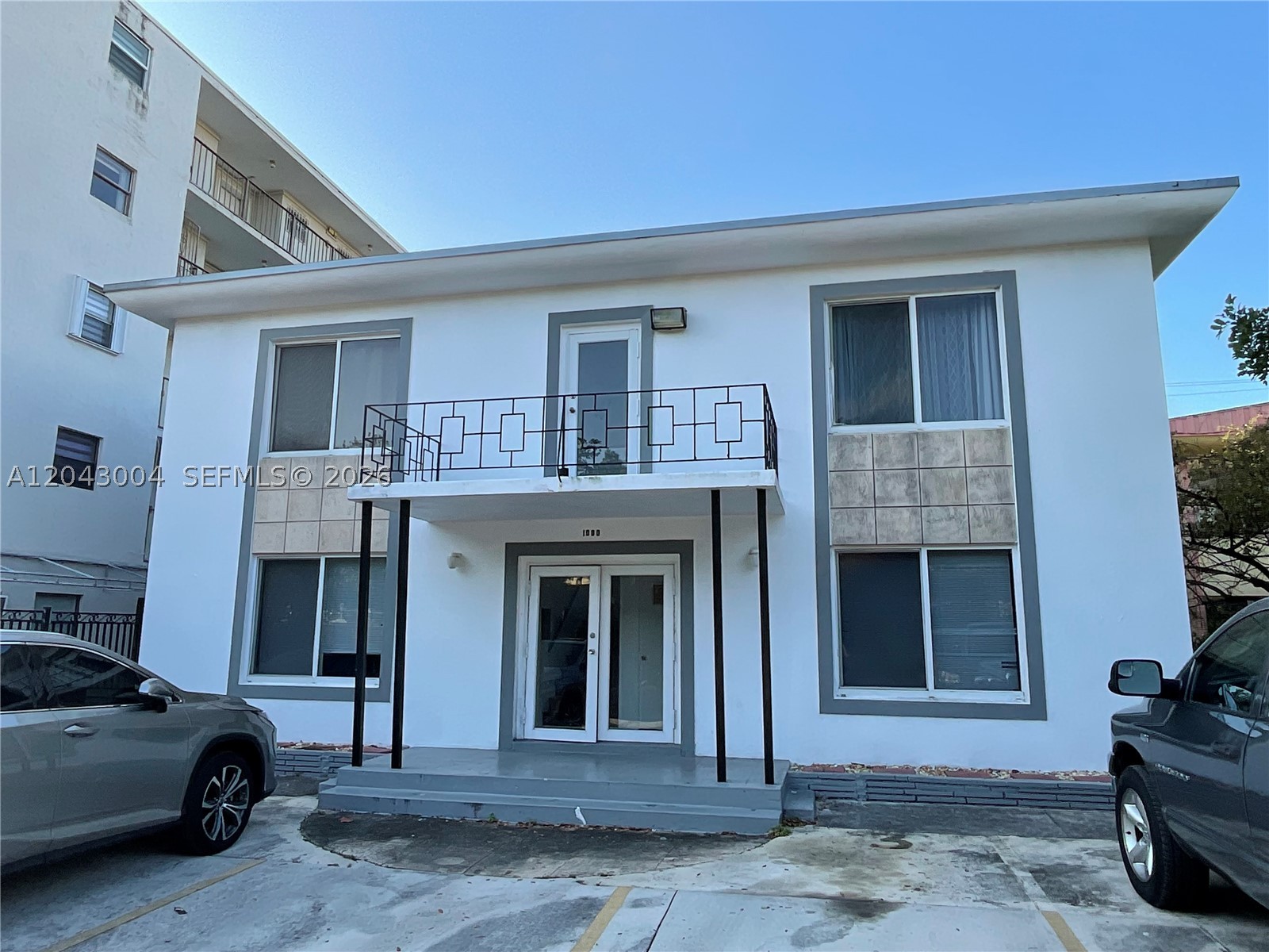 1000 Biarritz Dr #3