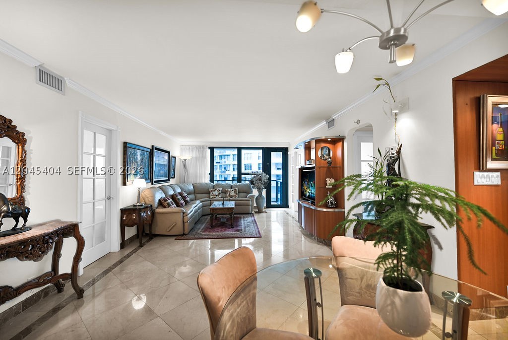 5225 Collins Ave #1117 Miami Beach, FL 33140