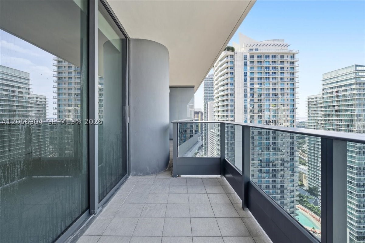 image Brickell Flatiron30