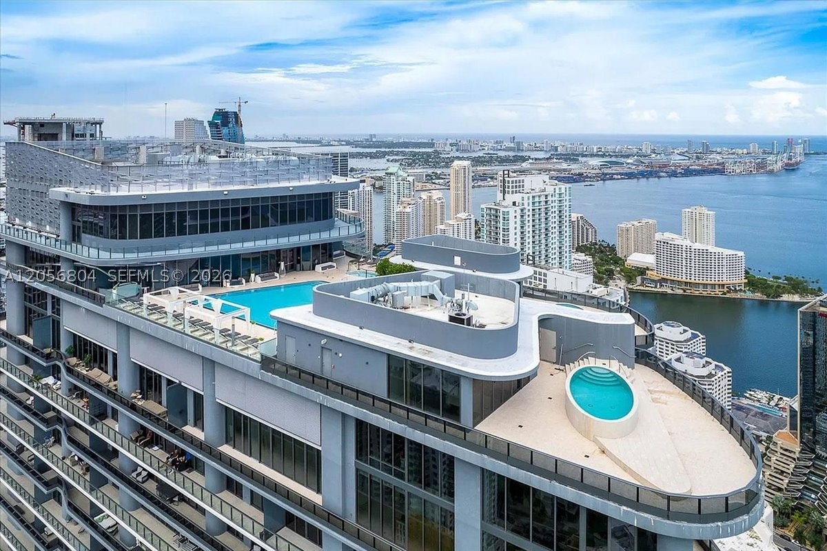 image Brickell Flatiron35