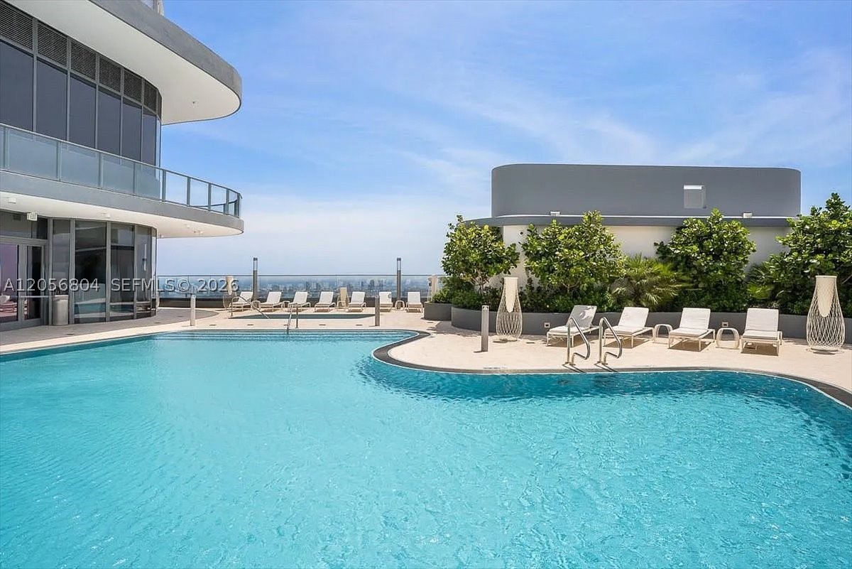 image Brickell Flatiron58