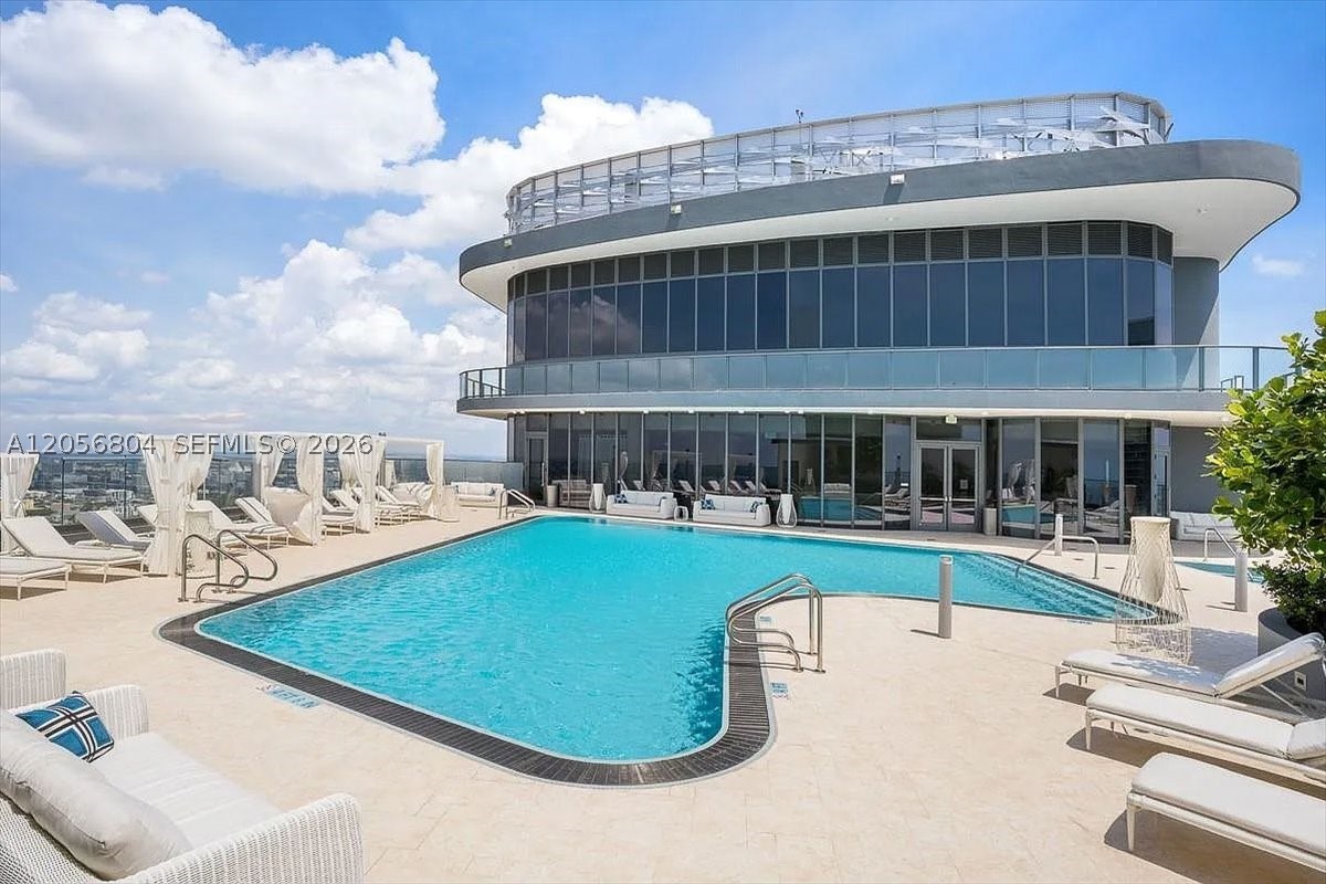 image Brickell Flatiron63