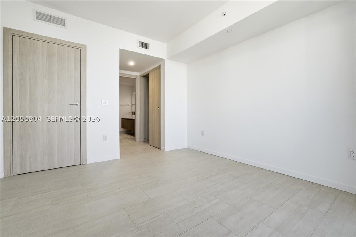 image Brickell Flatiron73
