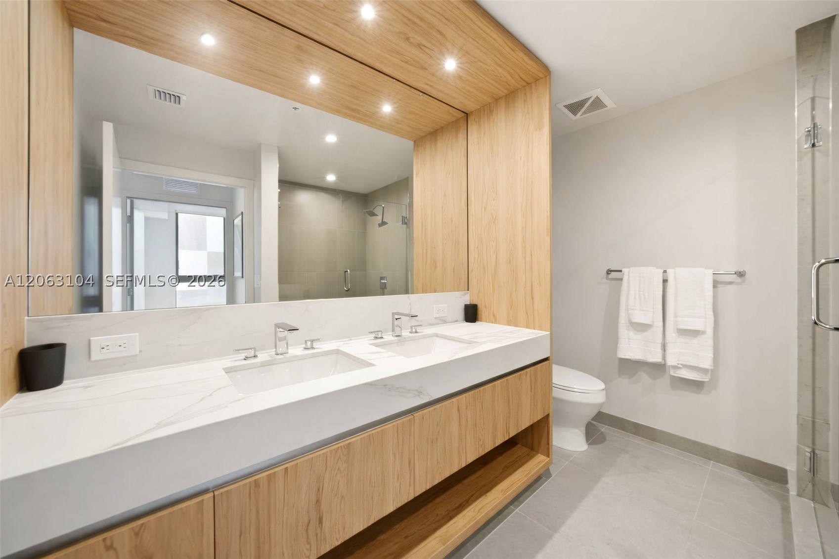 11 NE 6th St #709 Miami, FL 33132