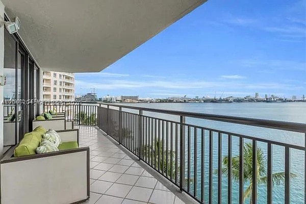 540 Brickell Key Dr #832