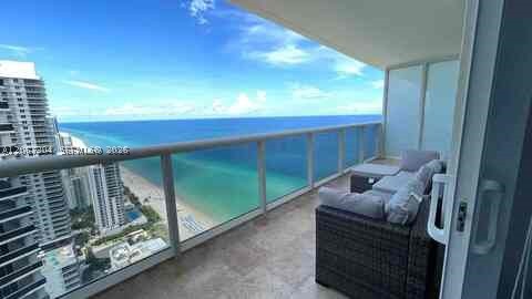 image Beach Club 211