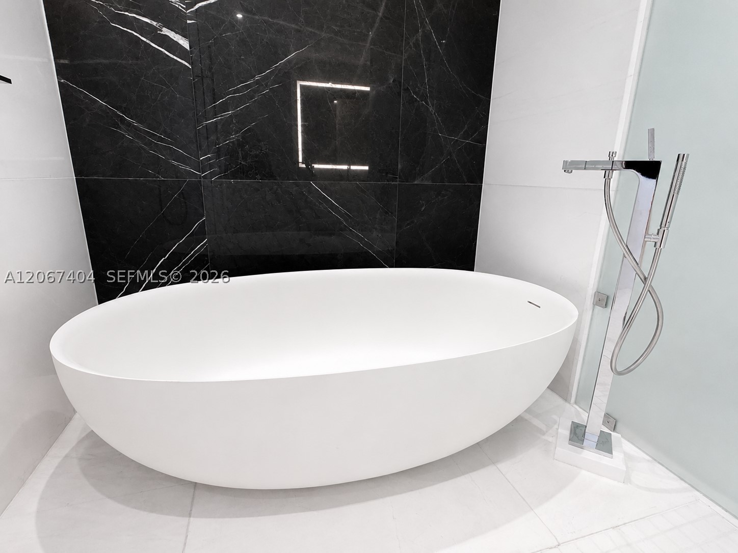 image Aston Martin Residences27