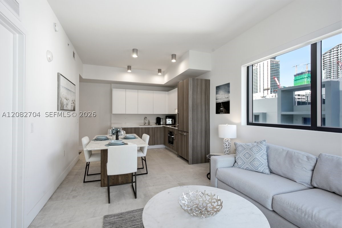 image Smart Brickell I27