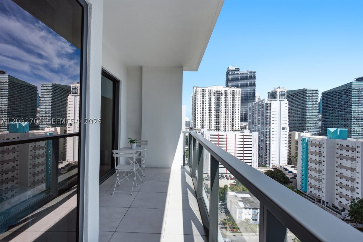 image Smart Brickell I41