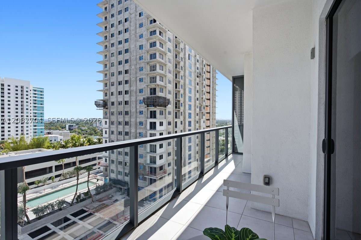 image Smart Brickell I43