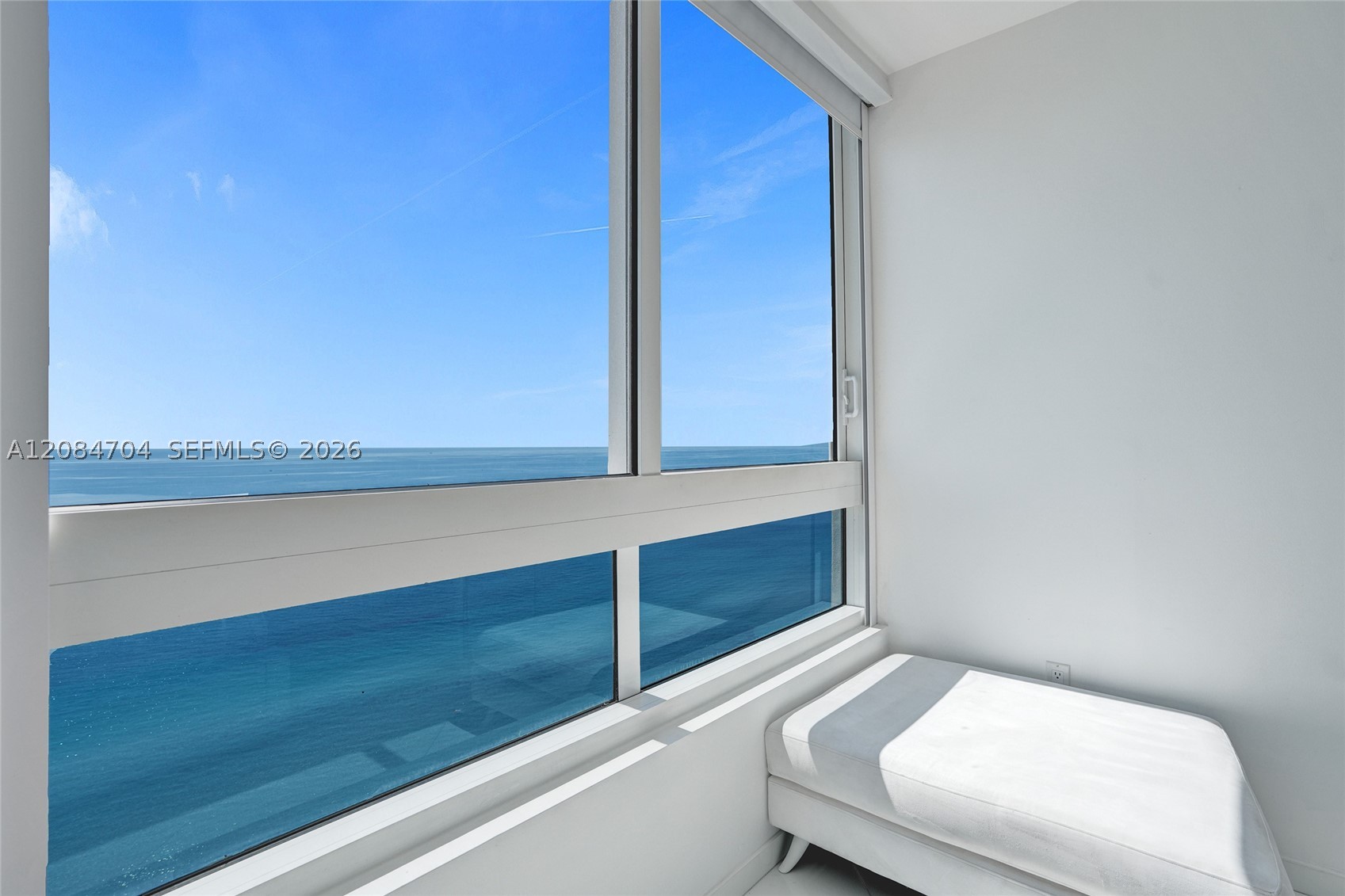 image Akoya12