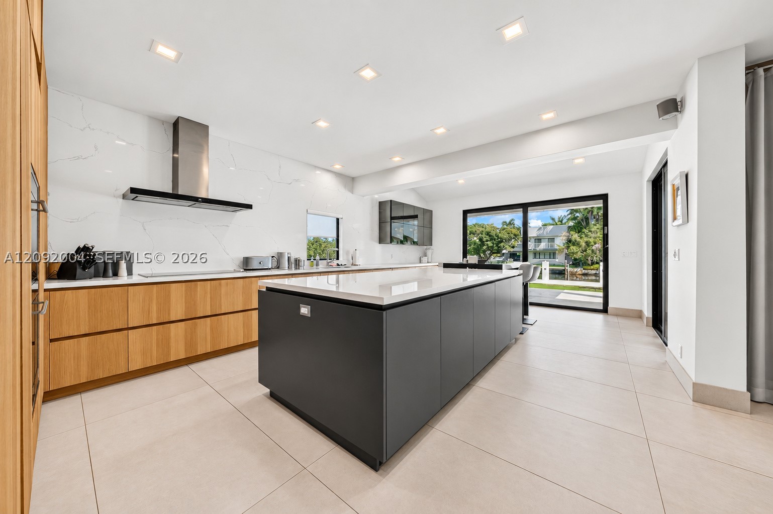 33 Pelican Dr Fort Lauderdale, FL 33301