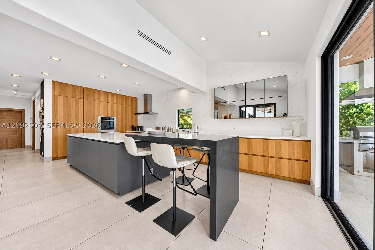 33 Pelican Dr Fort Lauderdale, FL 33301