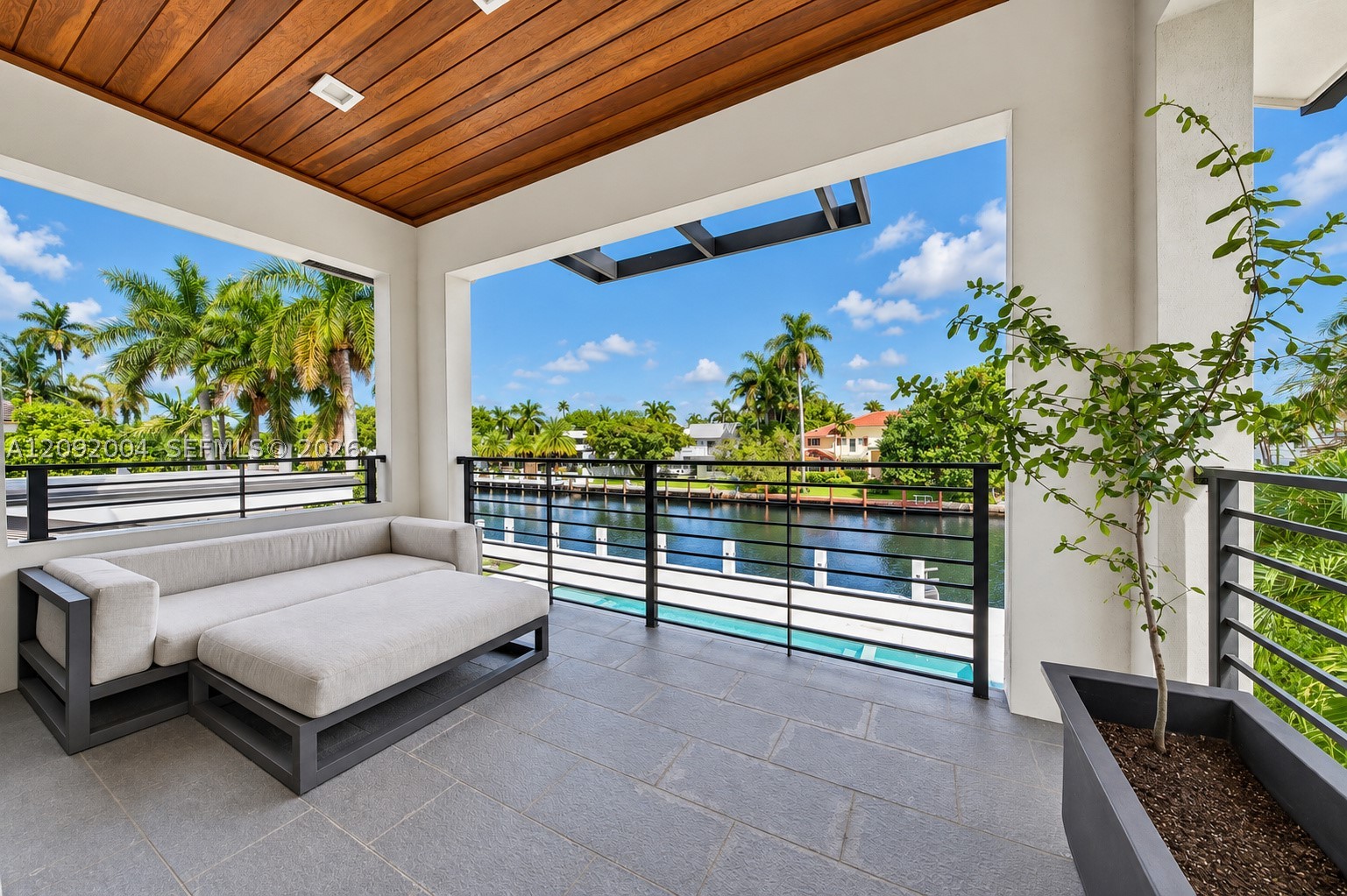 33 Pelican Dr Fort Lauderdale, FL 33301