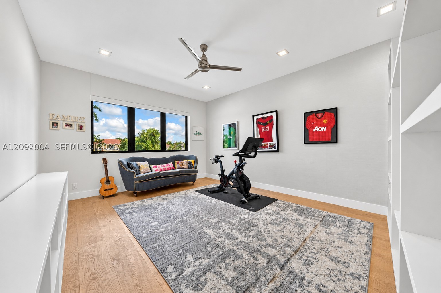 33 Pelican Dr Fort Lauderdale, FL 33301