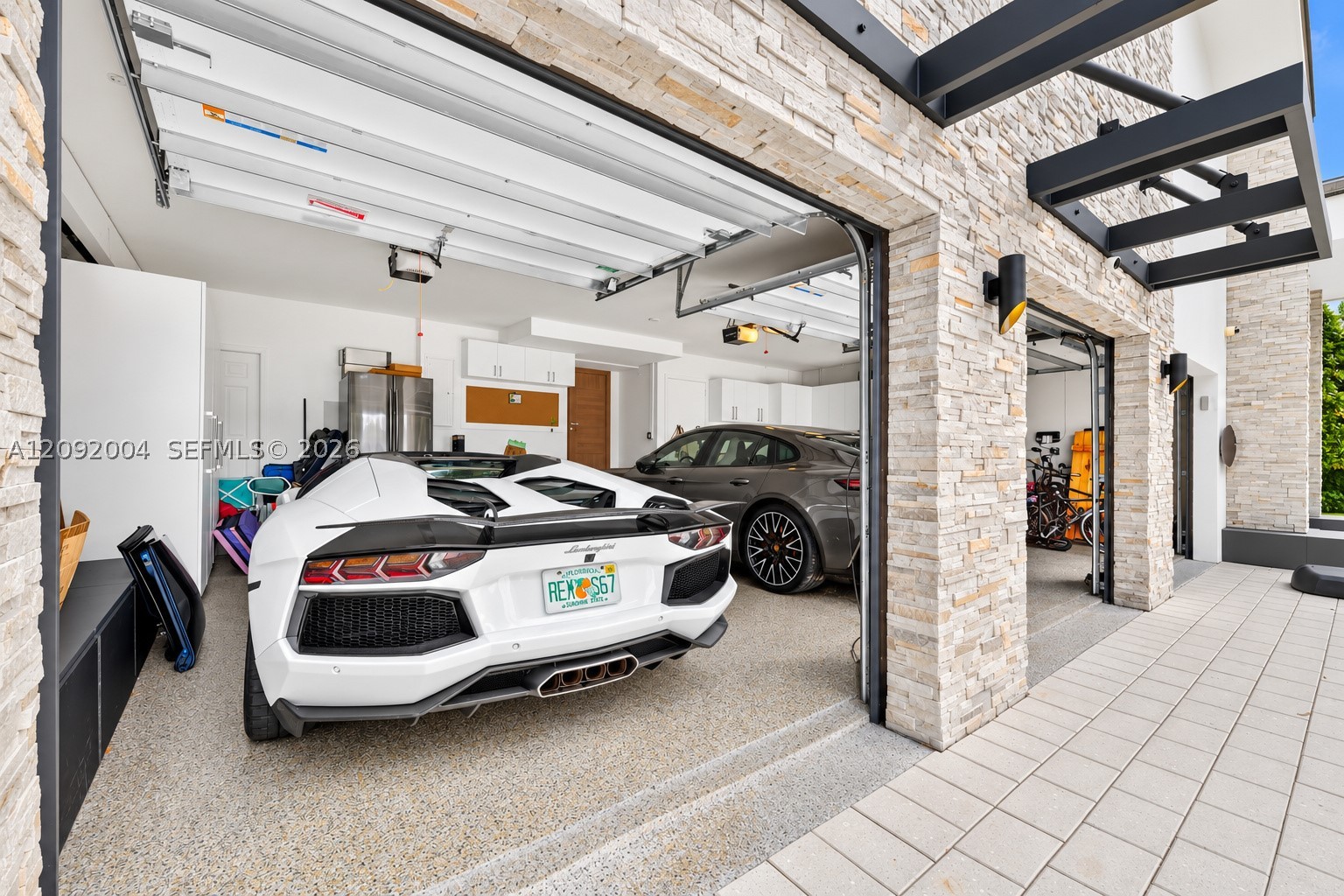 33 Pelican Dr Fort Lauderdale, FL 33301