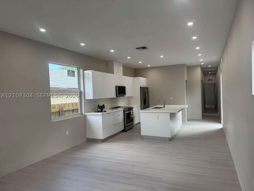 1028 NW 8th Ave Fort Lauderdale, FL 33311