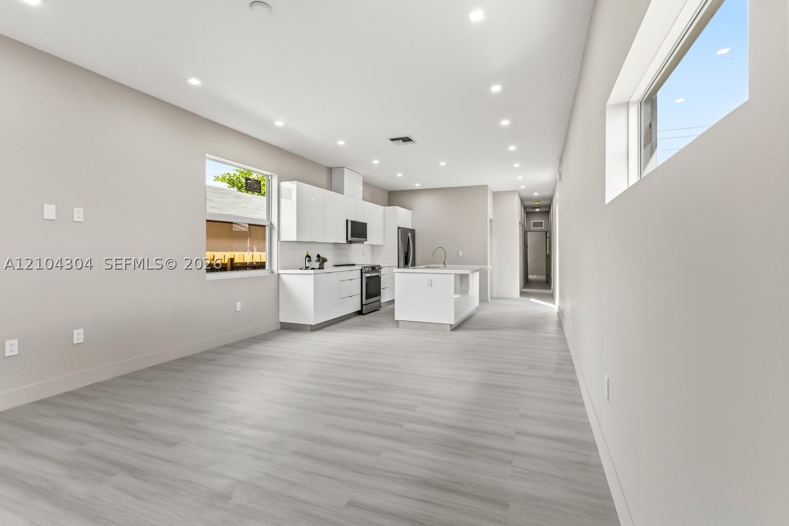 1028 NW 8th Ave Fort Lauderdale, FL 33311