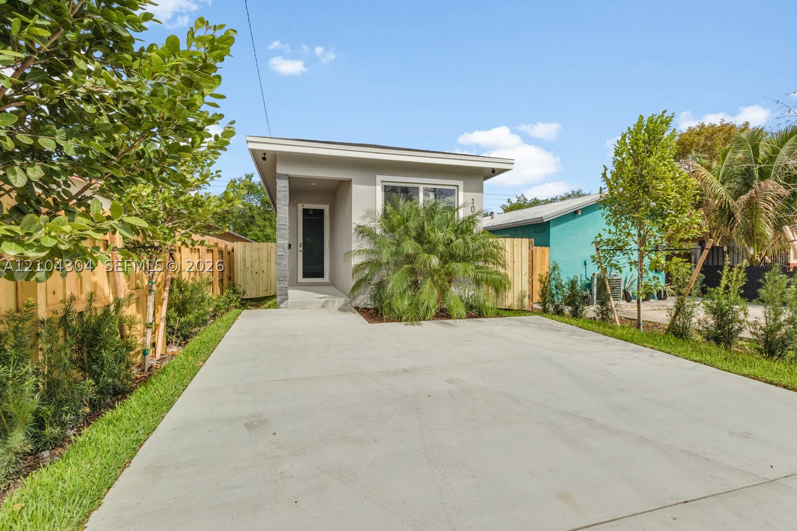 1028 NW 8th Ave Fort Lauderdale, FL 33311