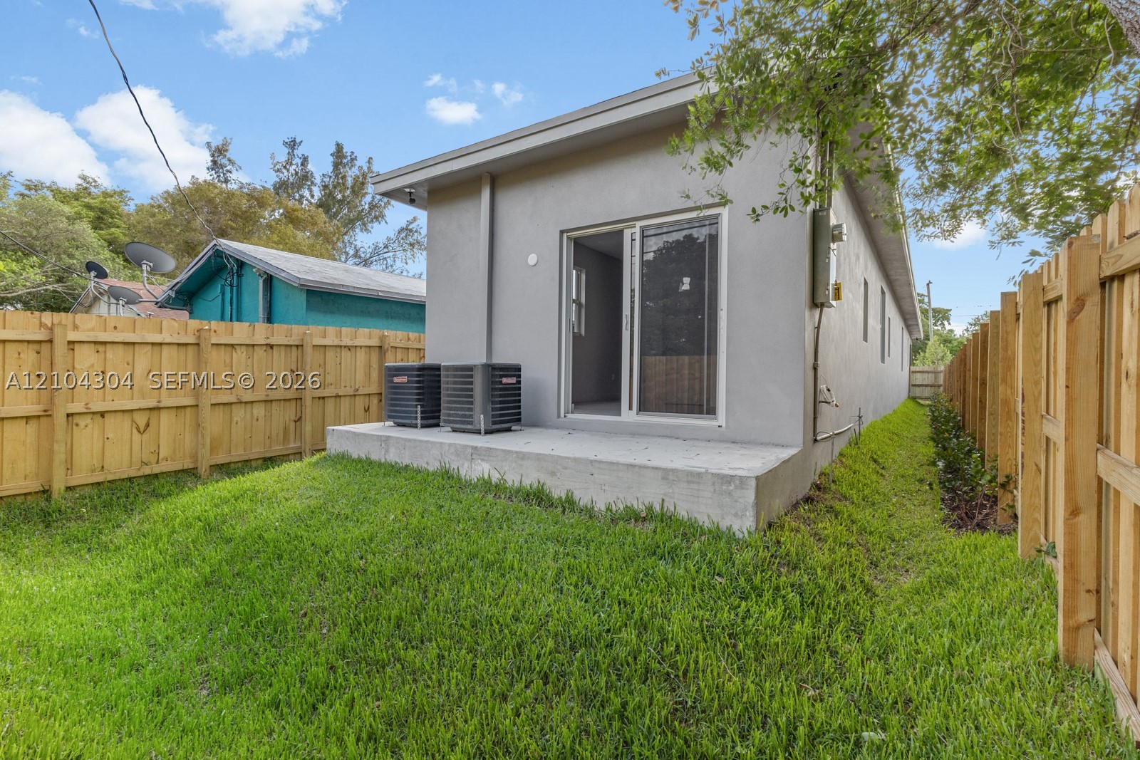 1028 NW 8th Ave Fort Lauderdale, FL 33311