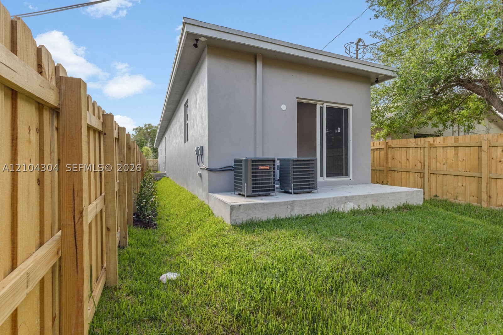 1028 NW 8th Ave Fort Lauderdale, FL 33311