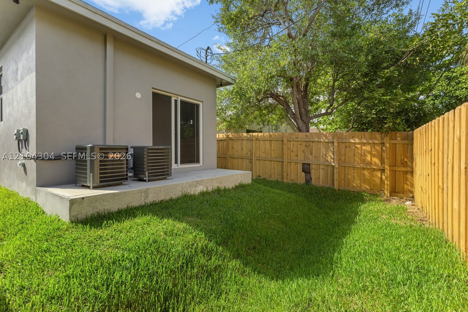 1028 NW 8th Ave Fort Lauderdale, FL 33311
