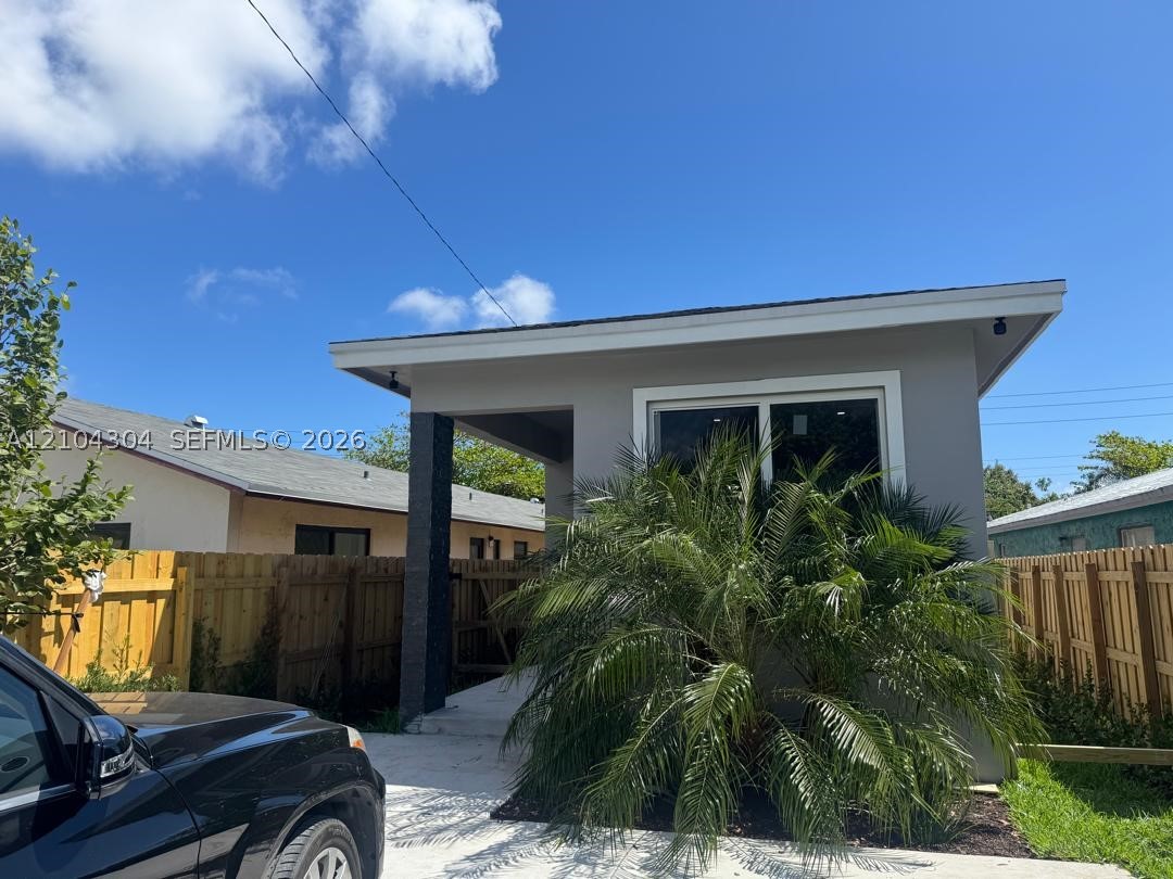 1028 NW 8th Ave Fort Lauderdale, FL 33311