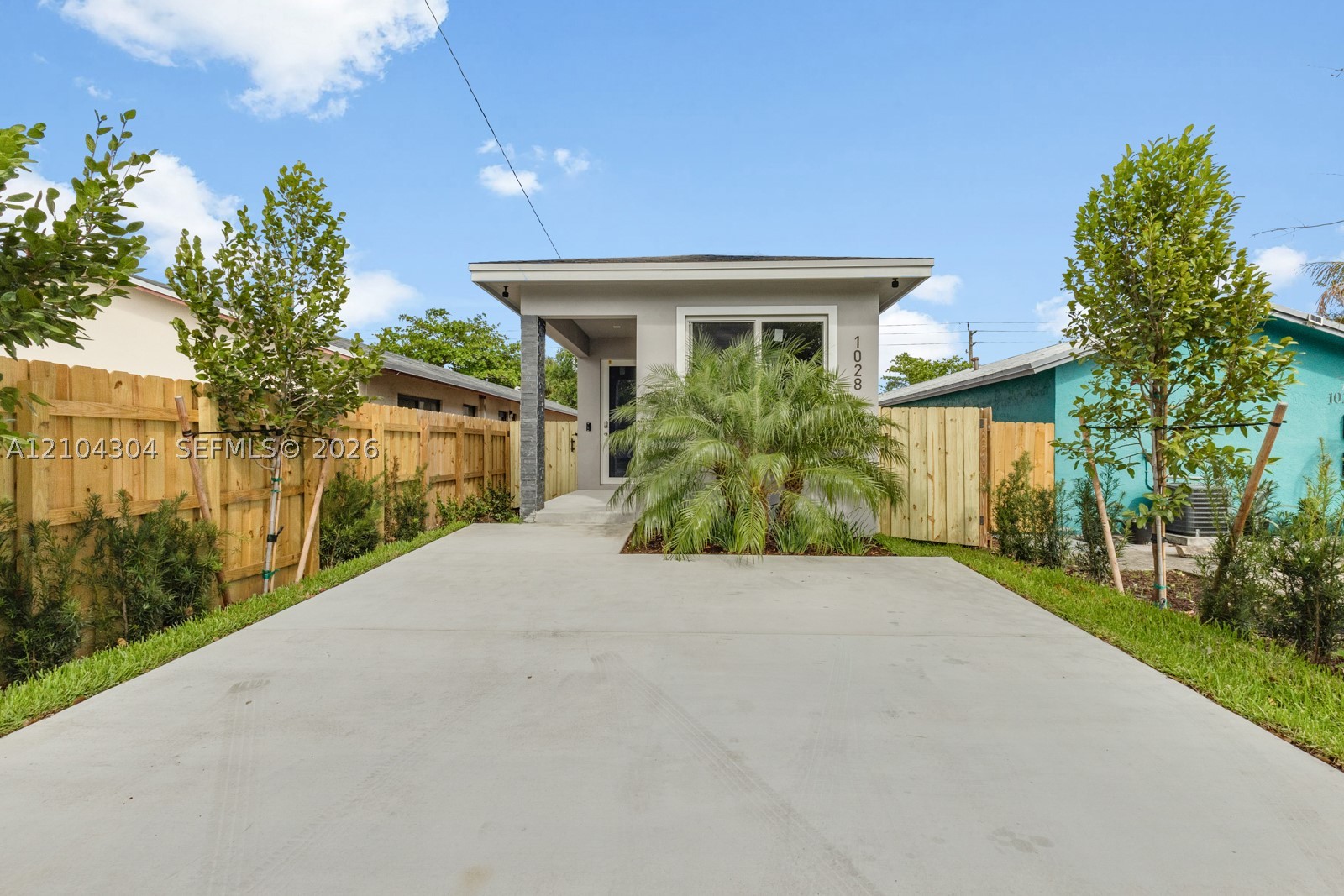 1028 NW 8th Ave Fort Lauderdale, FL 33311