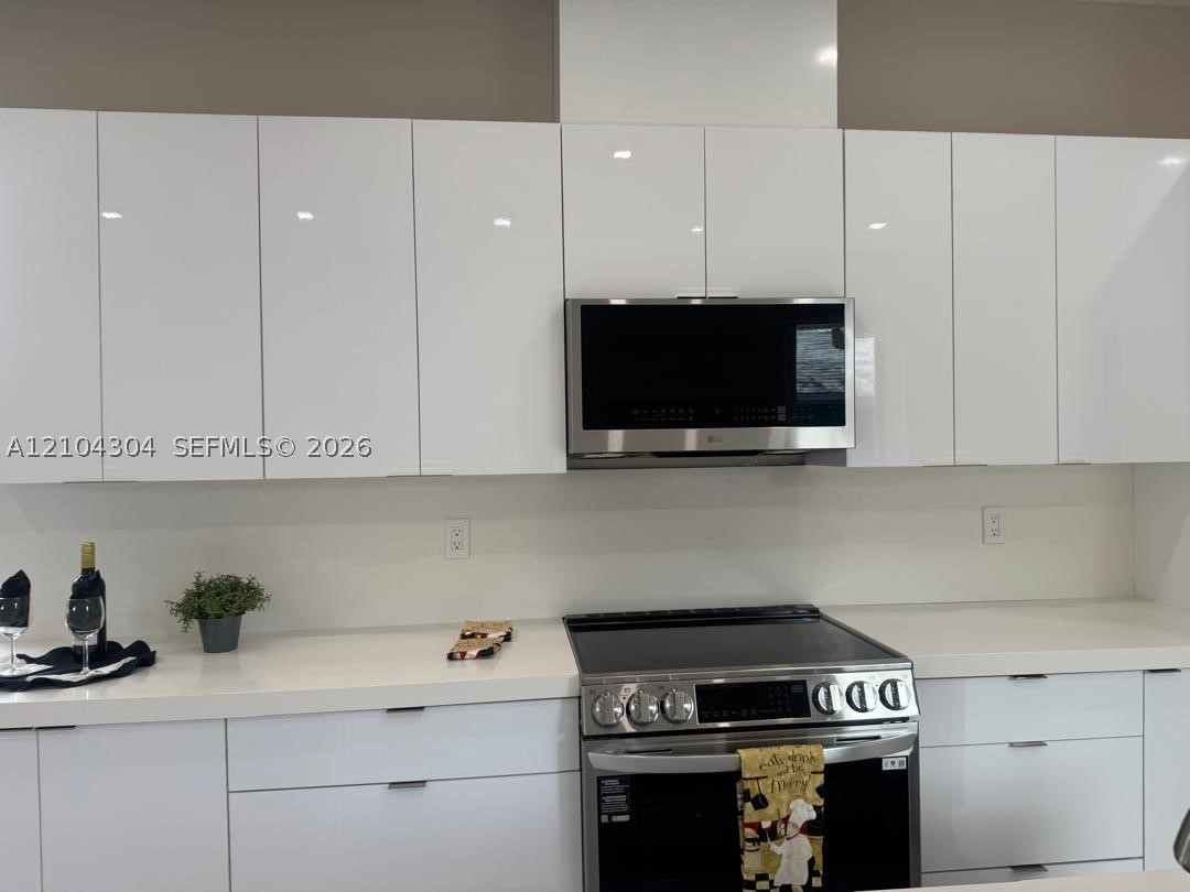 1028 NW 8th Ave Fort Lauderdale, FL 33311