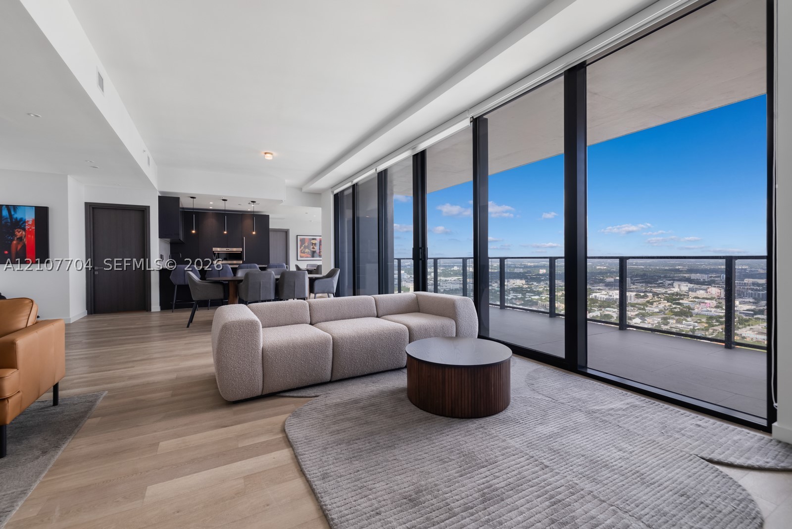 image E11EVEN Hotel & Residences9