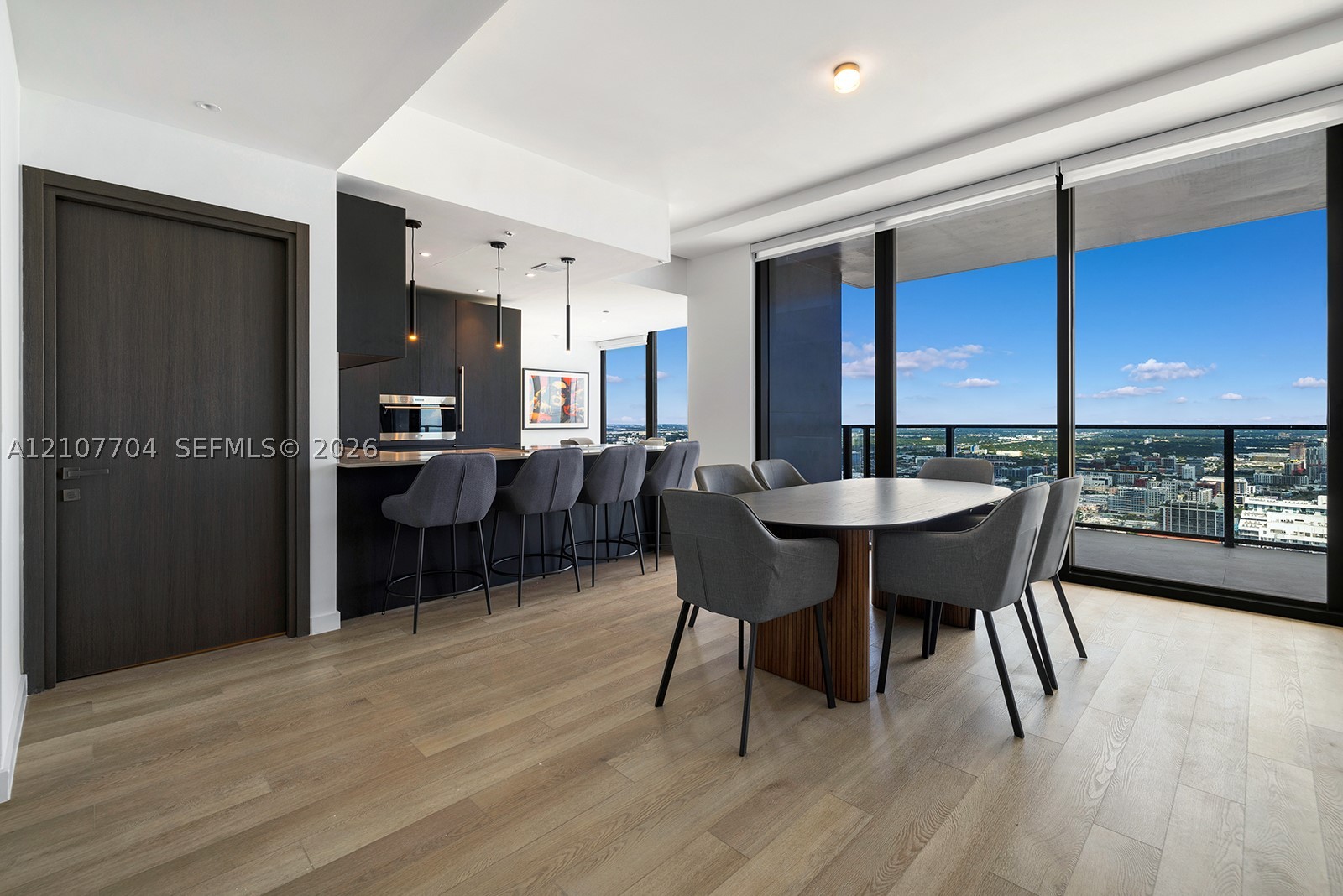 image E11EVEN Hotel & Residences12