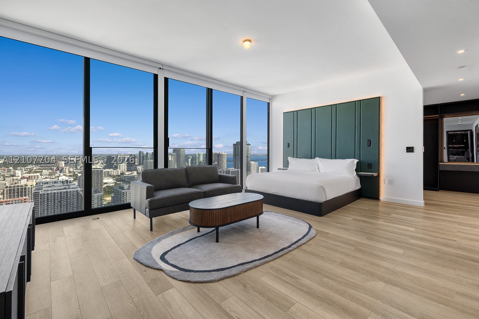 image E11EVEN Hotel & Residences17