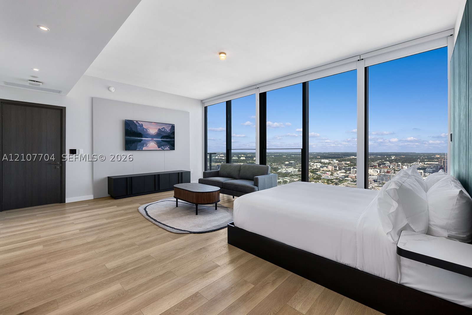 image E11EVEN Hotel & Residences18