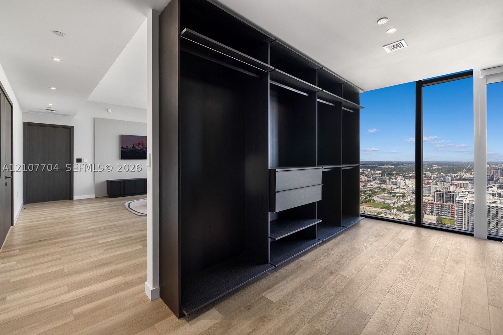 image E11EVEN Hotel & Residences19