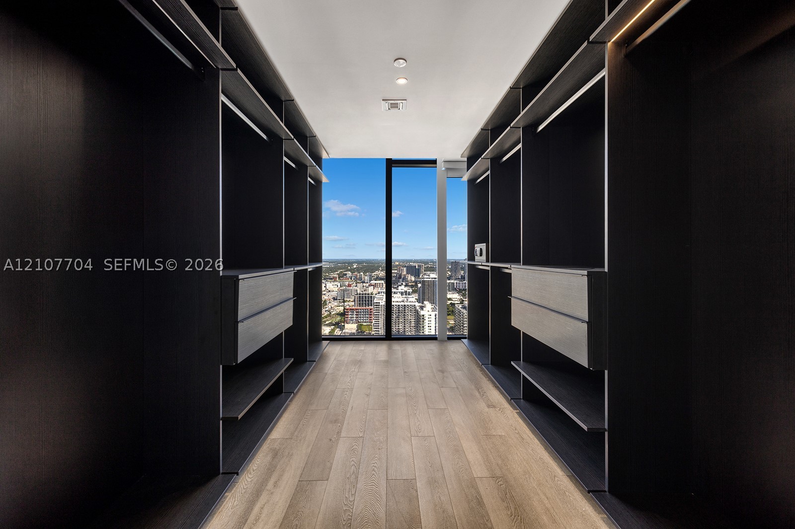 image E11EVEN Hotel & Residences20