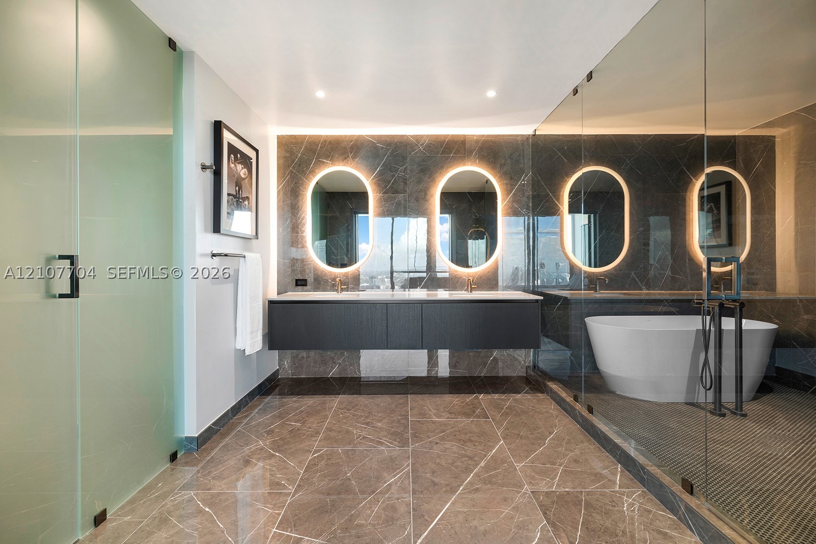 image E11EVEN Hotel & Residences21
