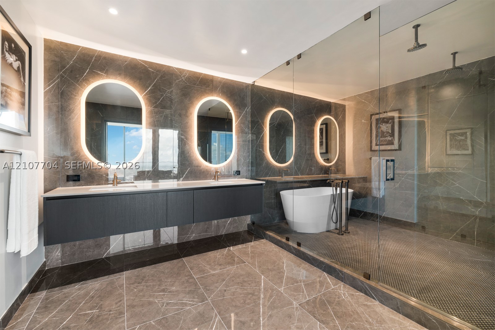 image E11EVEN Hotel & Residences22