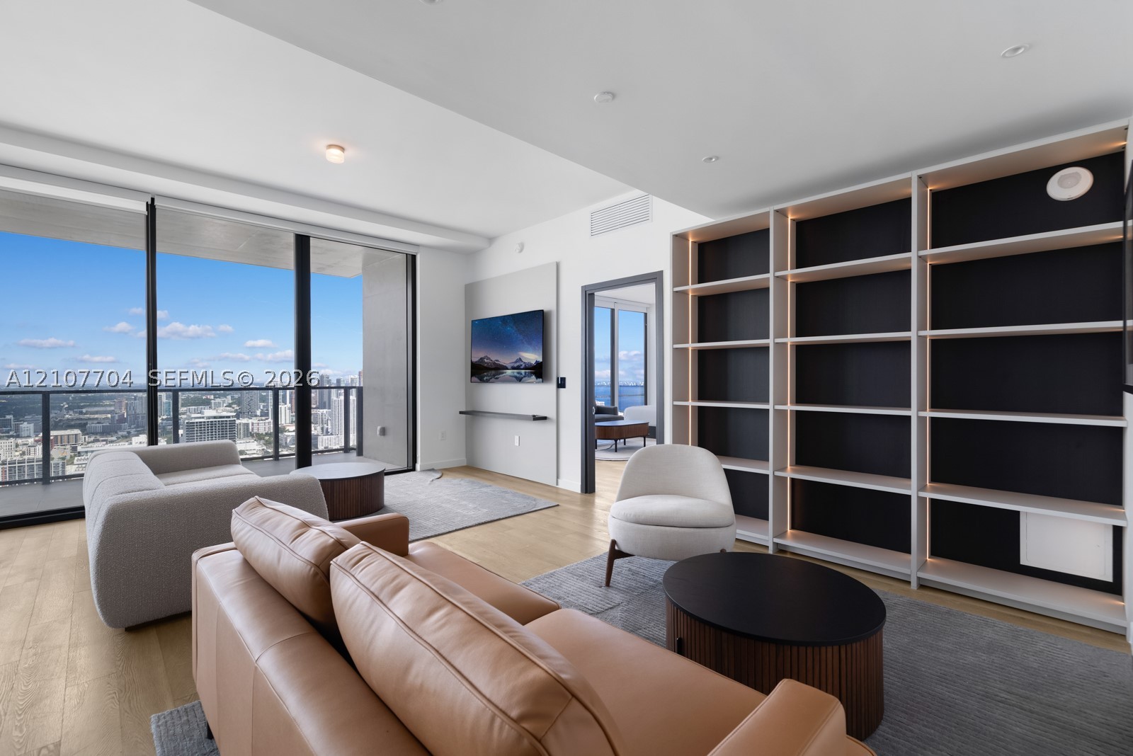image E11EVEN Hotel & Residences3
