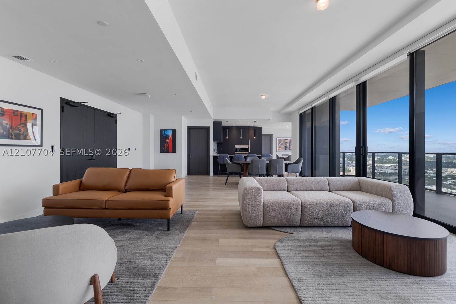 image E11EVEN Hotel & Residences7