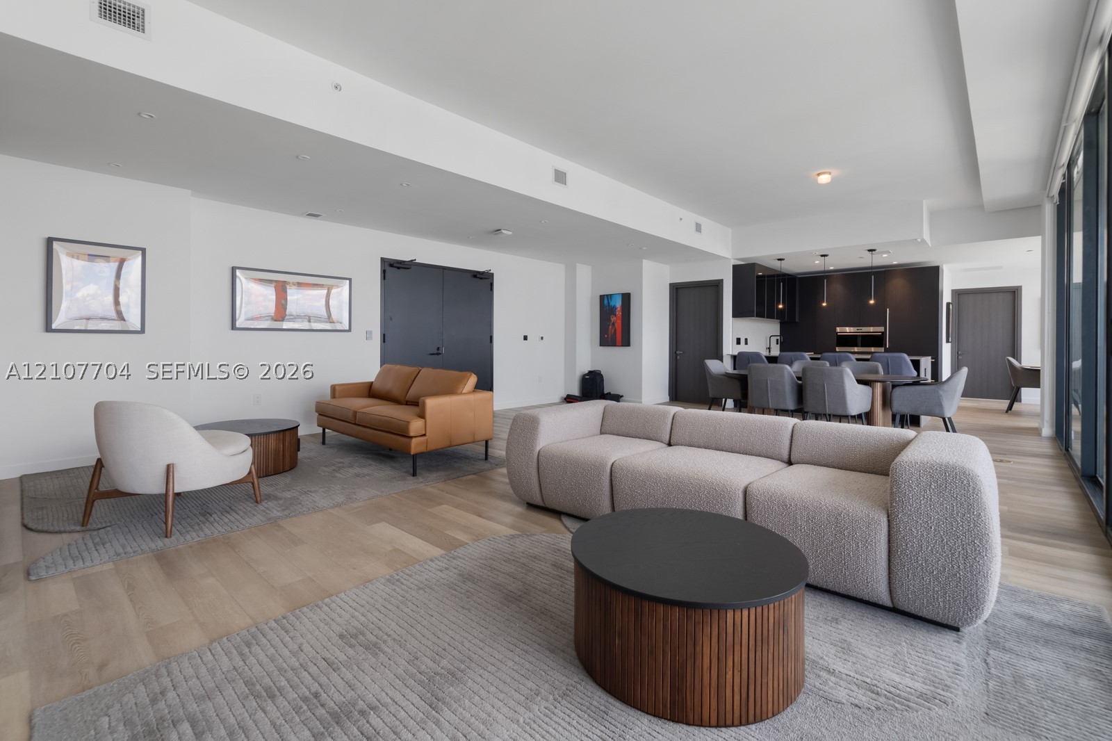 image E11EVEN Hotel & Residences8