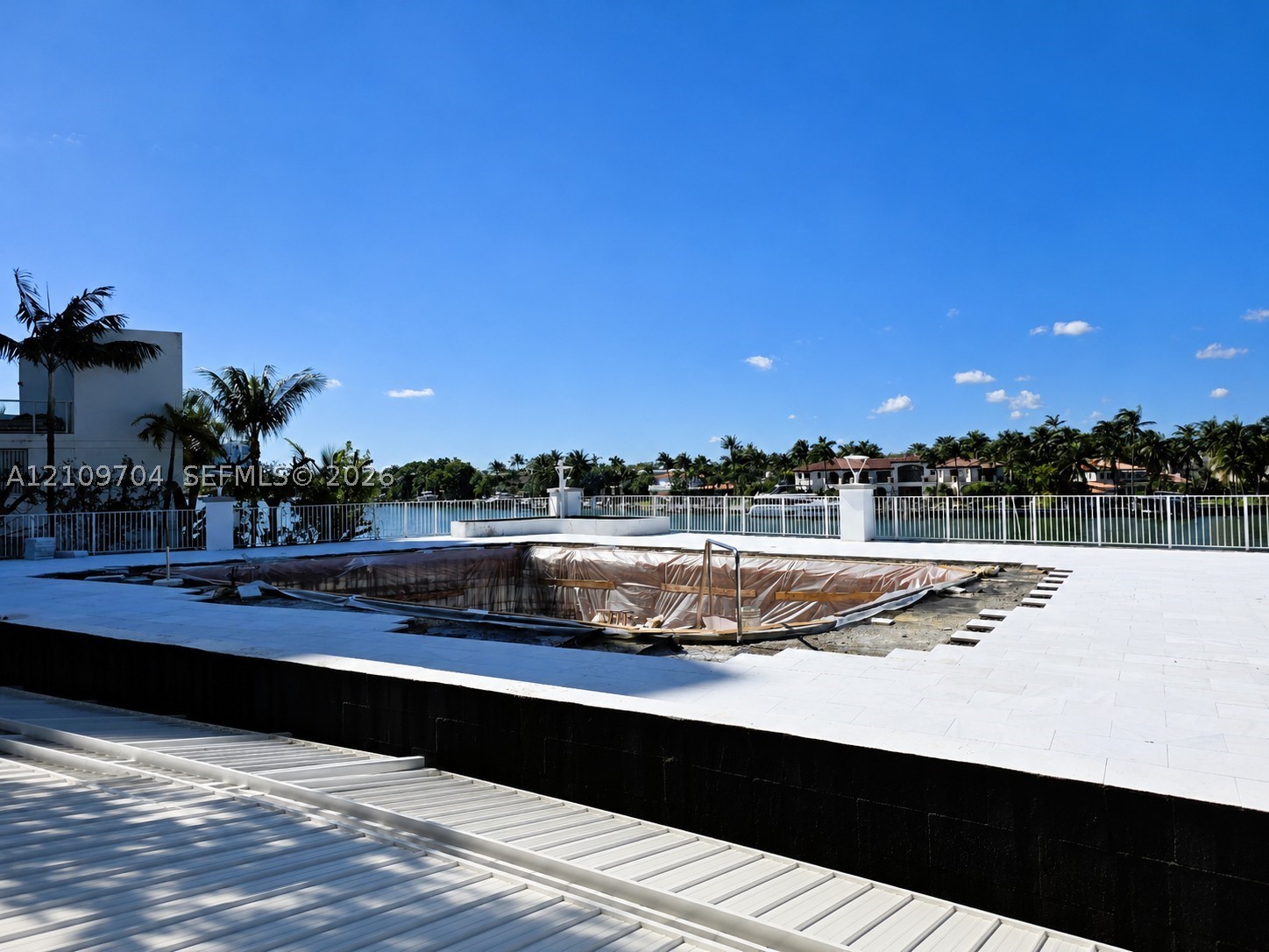 6770 Indian Crk Dr #14C Miami Beach, FL 33141