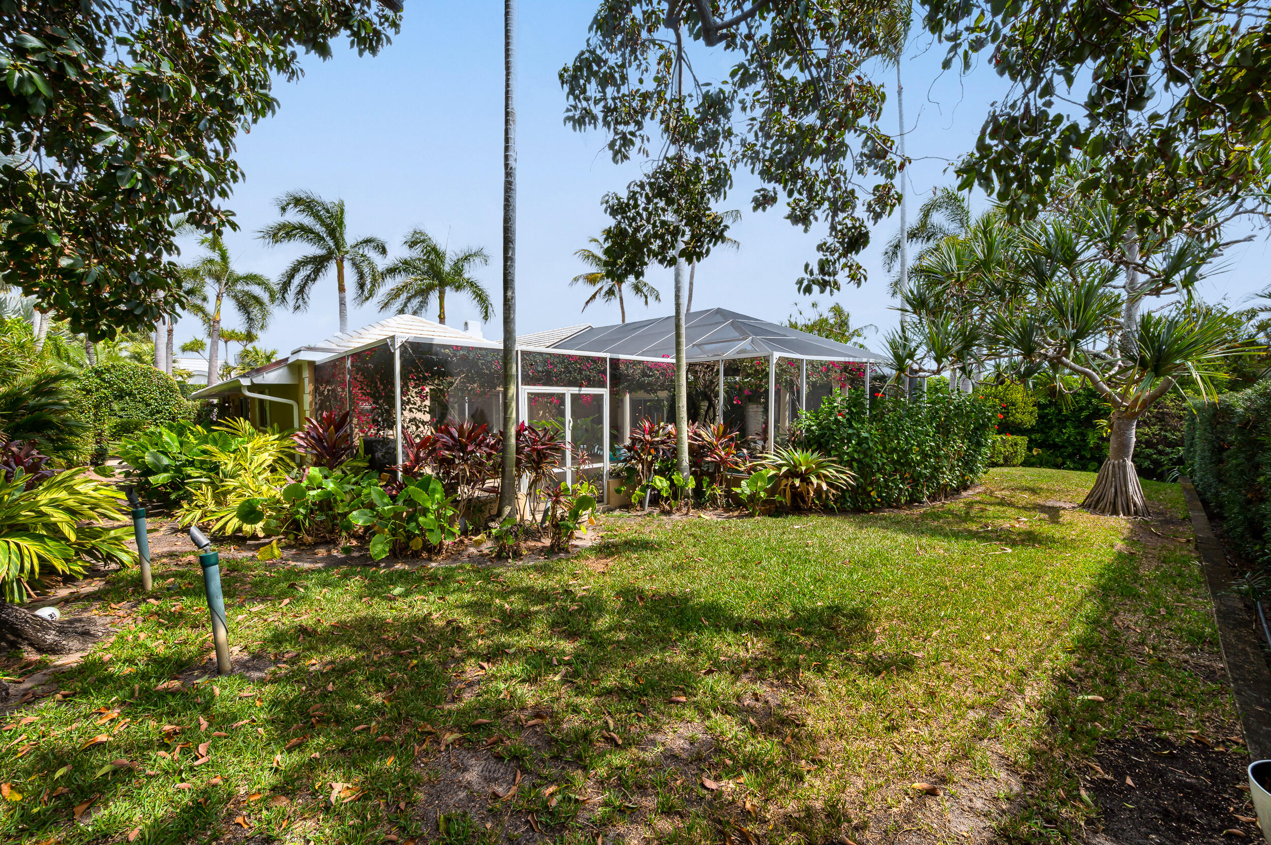 280 Tradewind Palm Beach, FL 33480