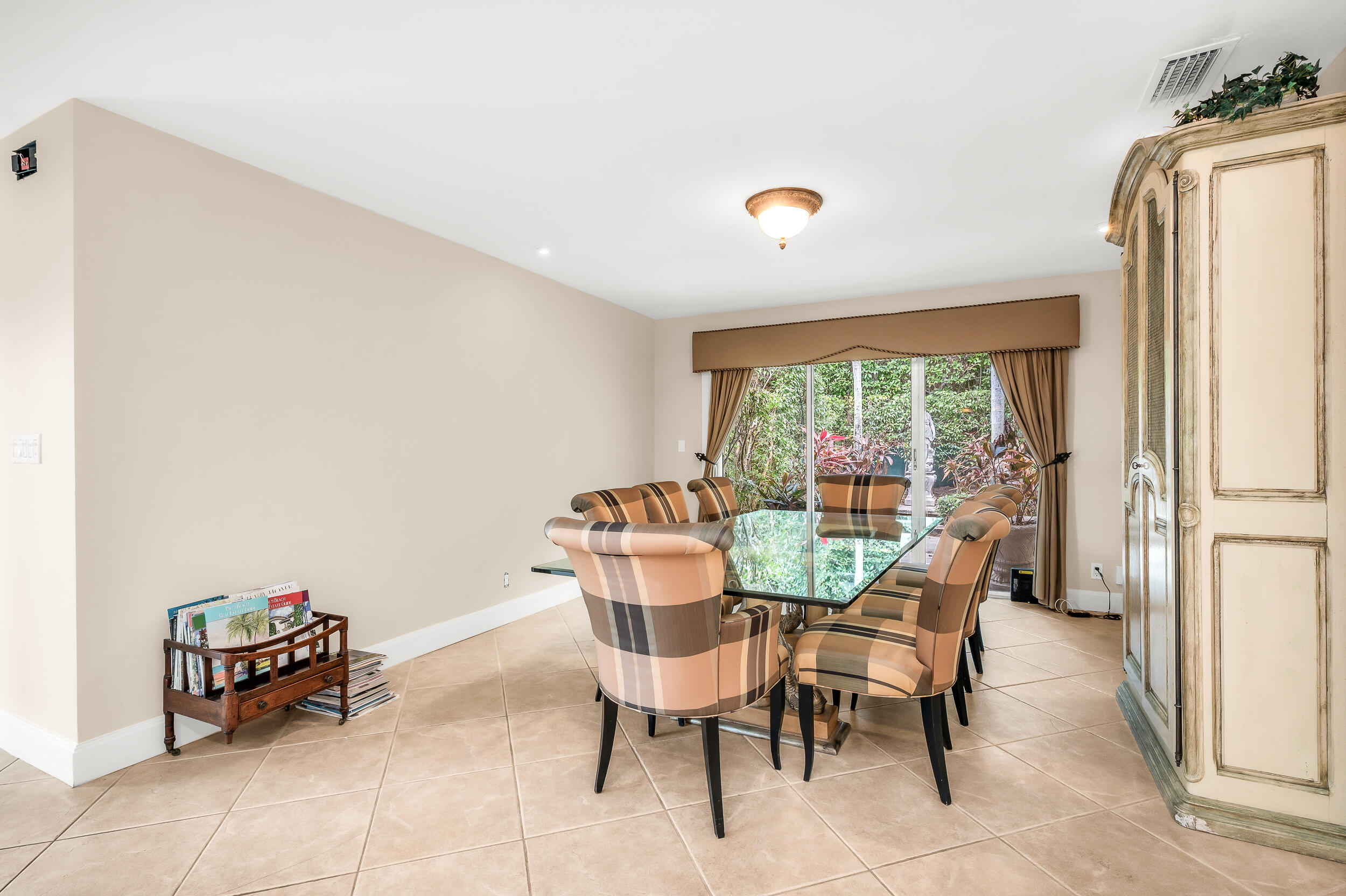 280 Tradewind Palm Beach, FL 33480