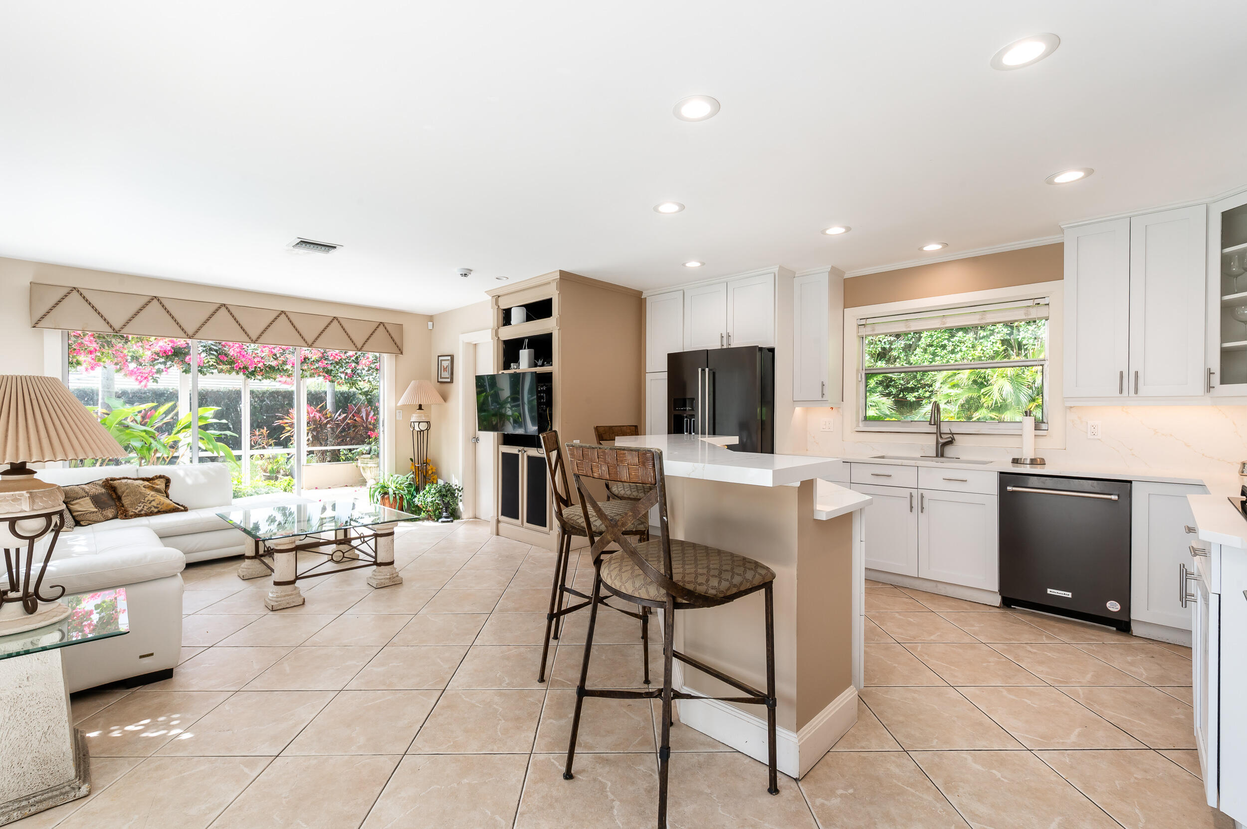 280 Tradewind Palm Beach, FL 33480