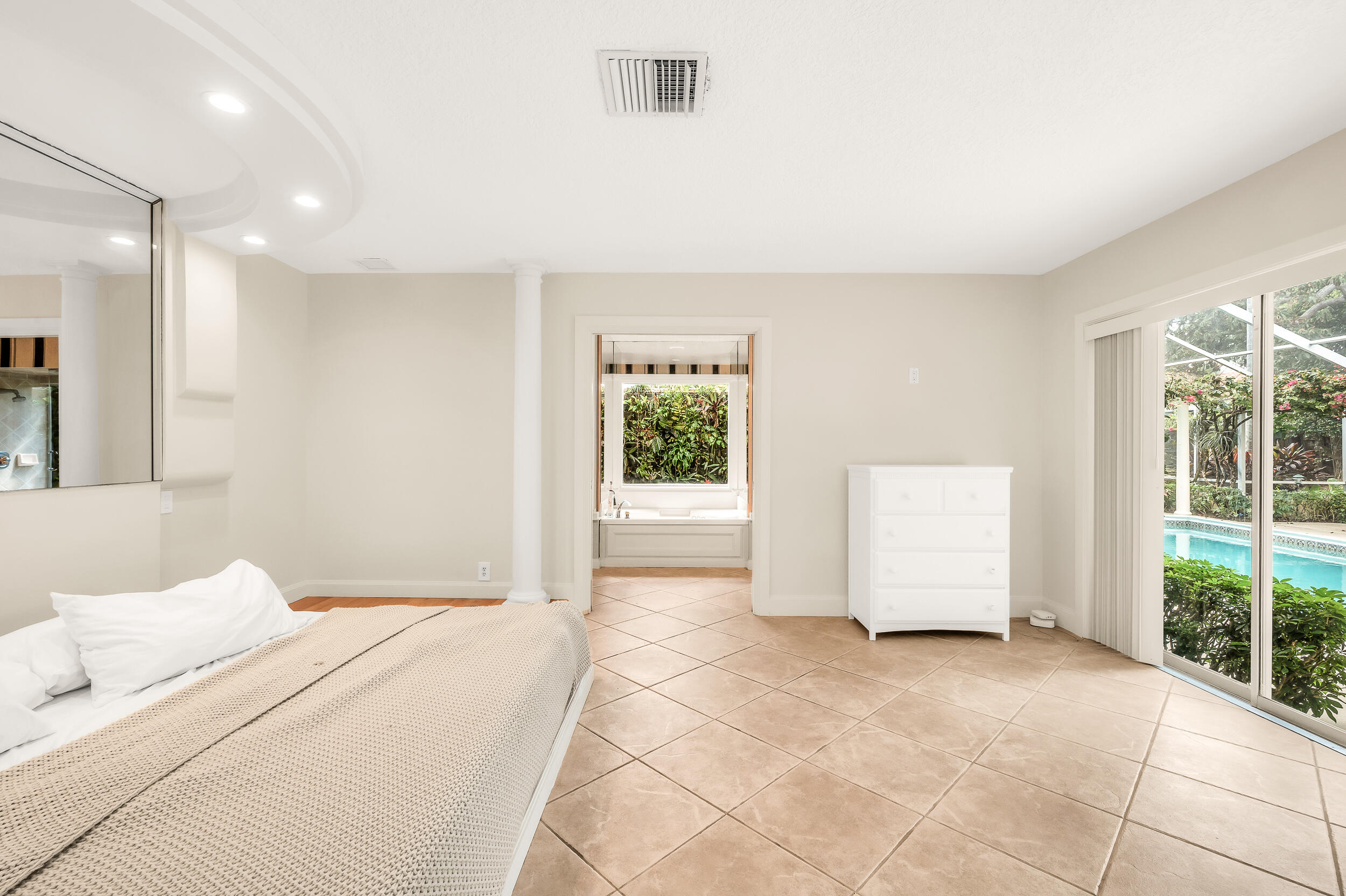 280 Tradewind Palm Beach, FL 33480